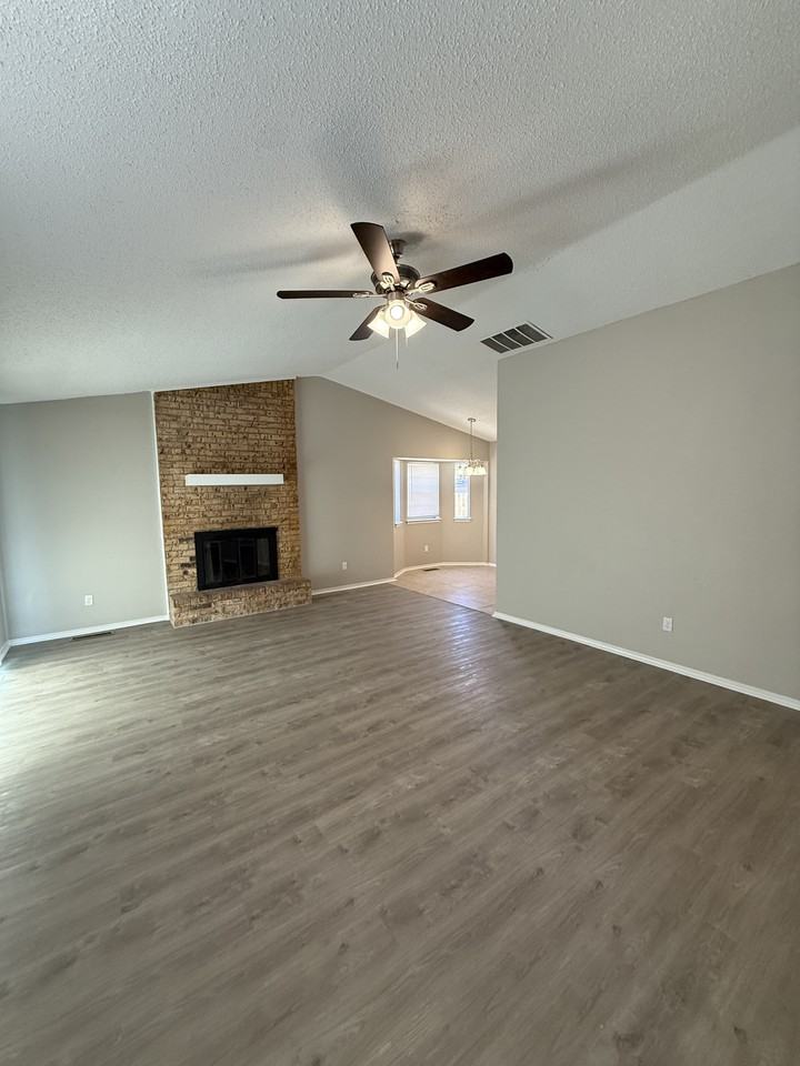 608 Sw 23rd St - Photo 2 of 15