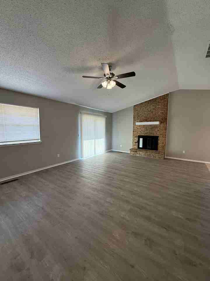 608 Sw 23rd St - Photo 3 of 15