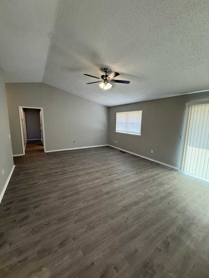 608 Sw 23rd St - Photo 4 of 15