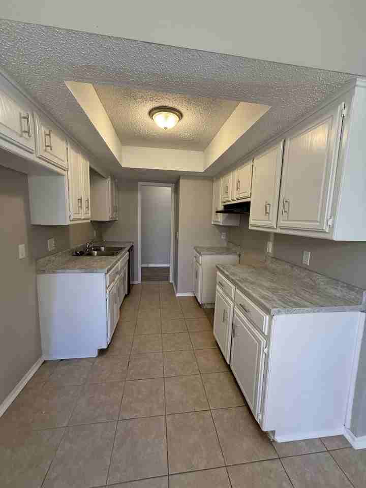 608 Sw 23rd St - Photo 5 of 15