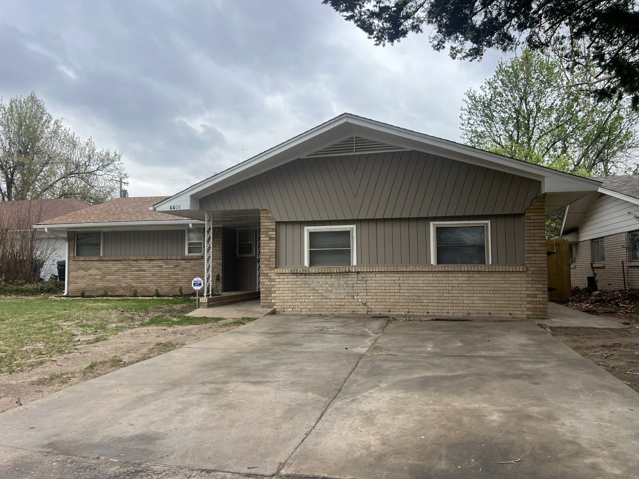 4406 Nw 54th St - Photo 2 of 16