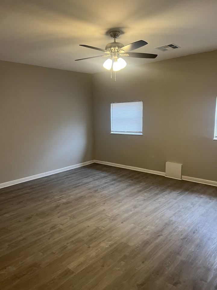 4406 Nw 54th St - Photo 4 of 16