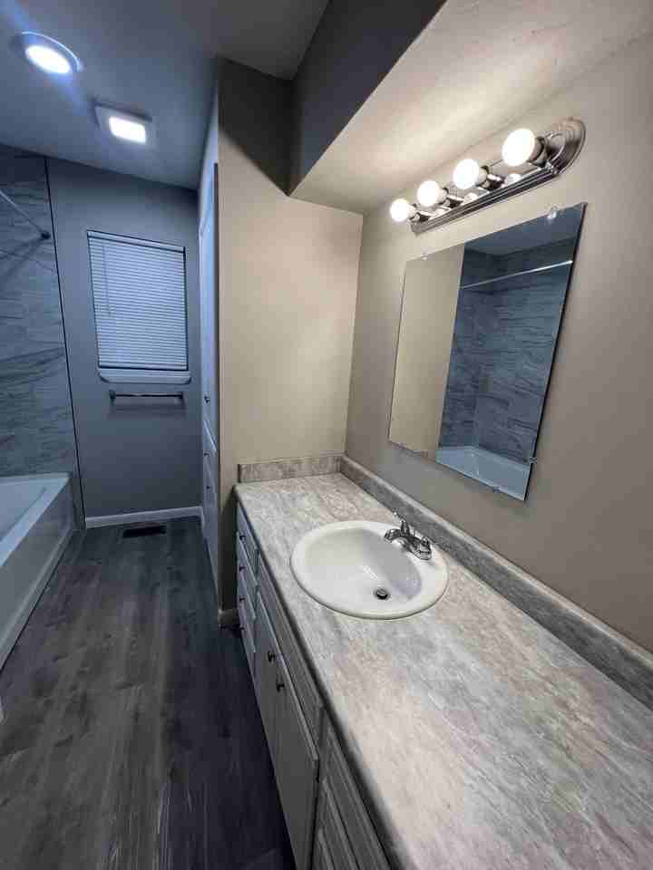 4406 Nw 54th St - Photo 7 of 16