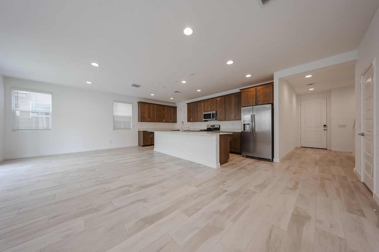 10151 E Ulysses Ave - Photo 3 of 38