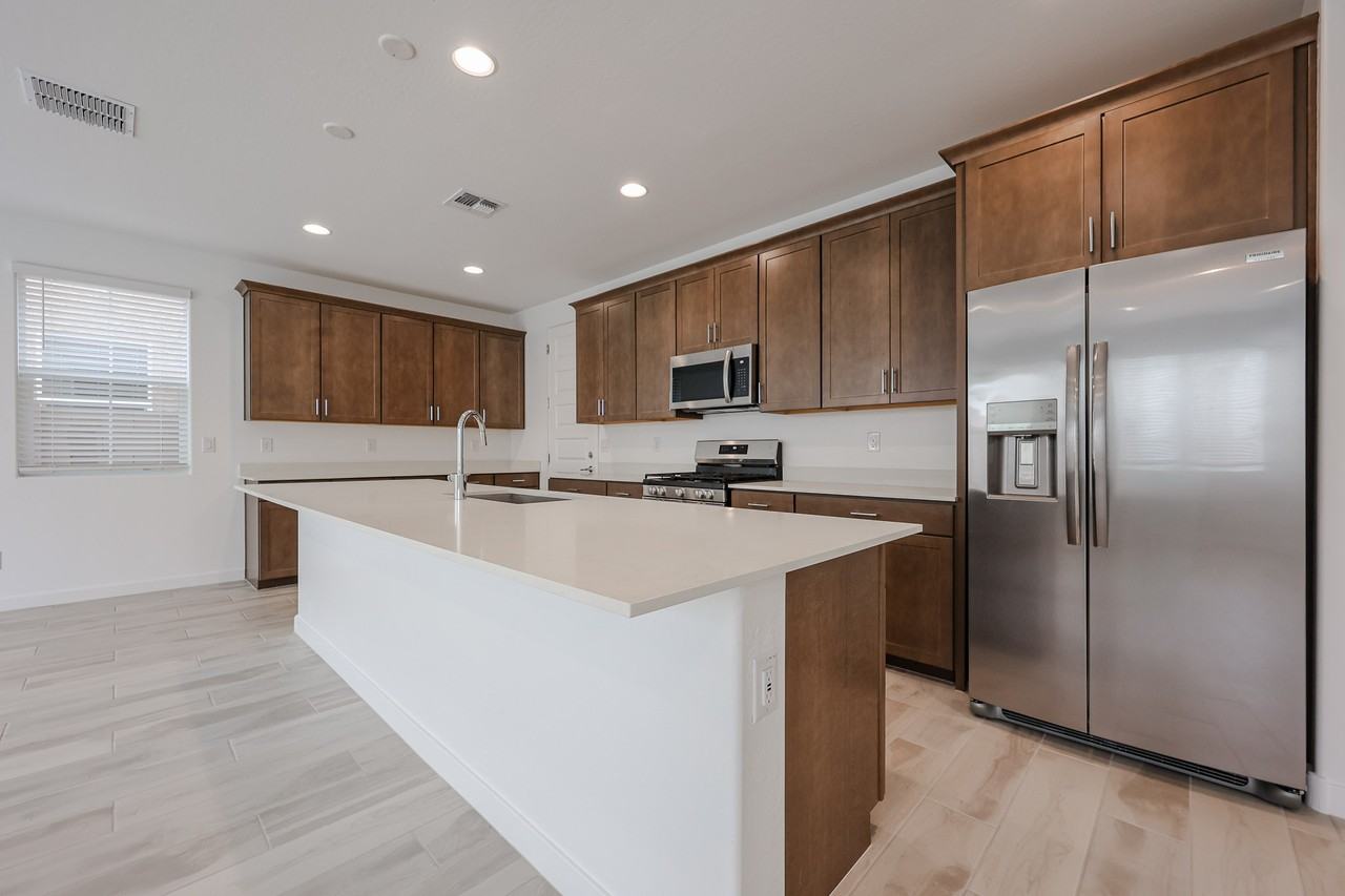 10151 E Ulysses Ave - Photo 7 of 38