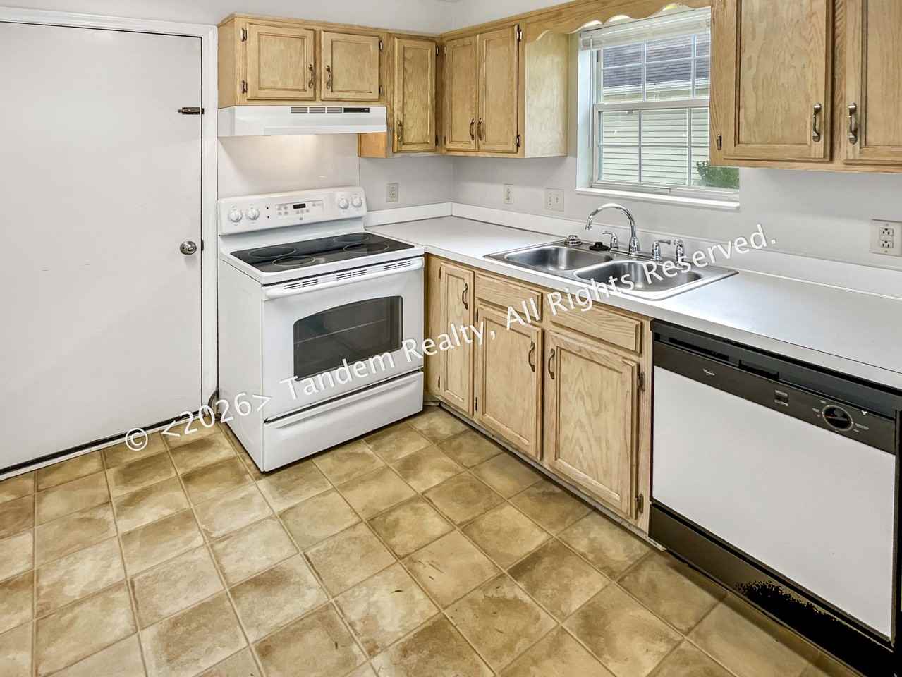 512 Selsey Ct S - Photo 7 of 19