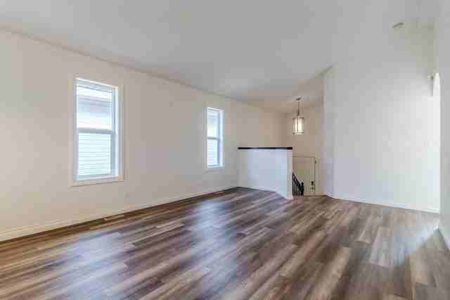 24 Trimble Close Uppr - Photo 2 of 14