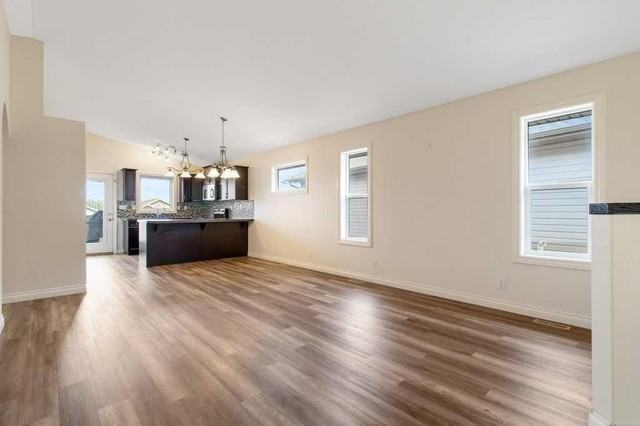 24 Trimble Close Uppr - Photo 3 of 14
