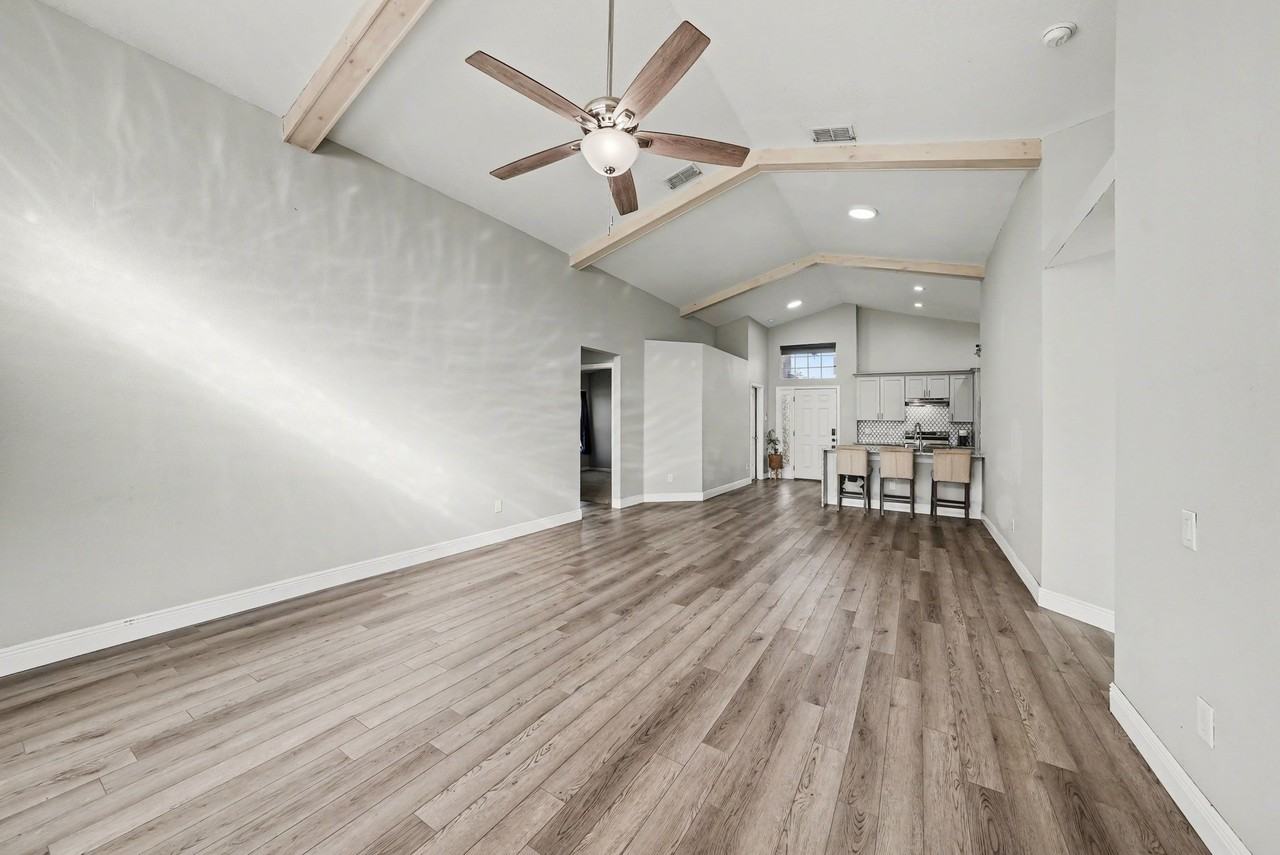 12524 Midpointe Dr - Photo 3 of 22