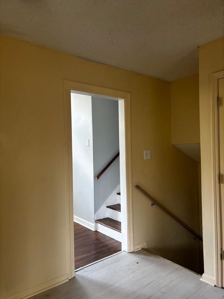 4809 Thornwood Rd - Photo 3 of 12