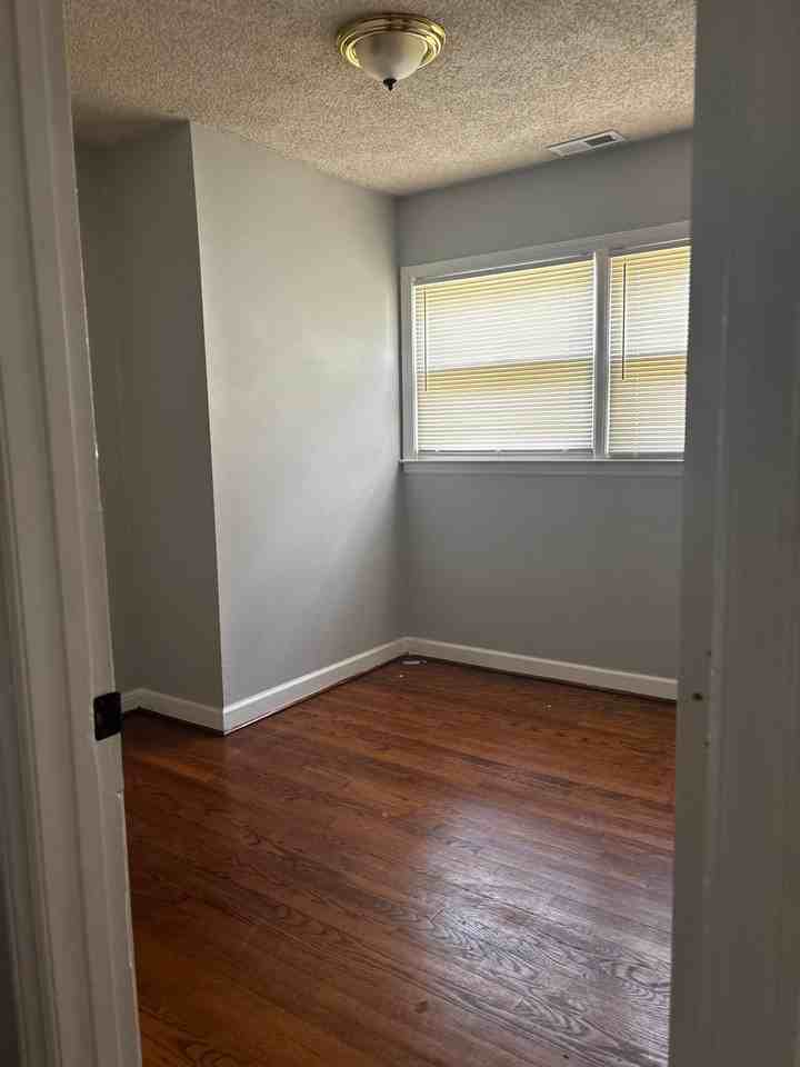 4809 Thornwood Rd - Photo 7 of 12