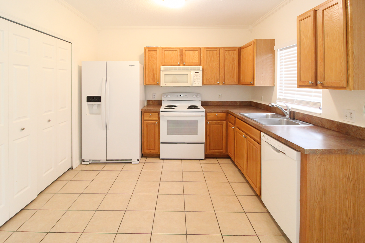 6209 Flagfish Ct #102 - Photo 7 of 26