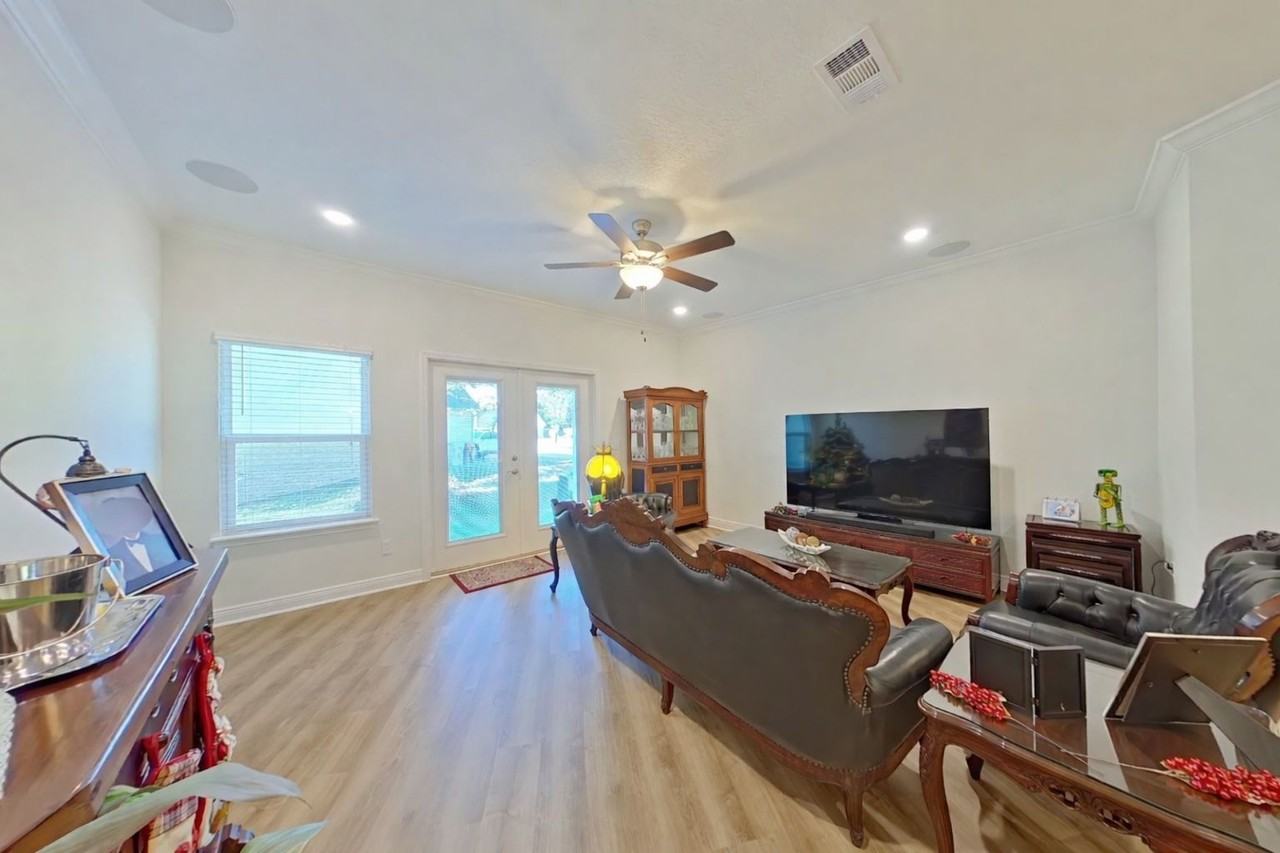 2893 Leahs Ln - Photo 4 of 16