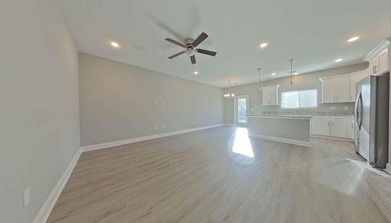 814 Kenneth Dr - Photo 4 of 17