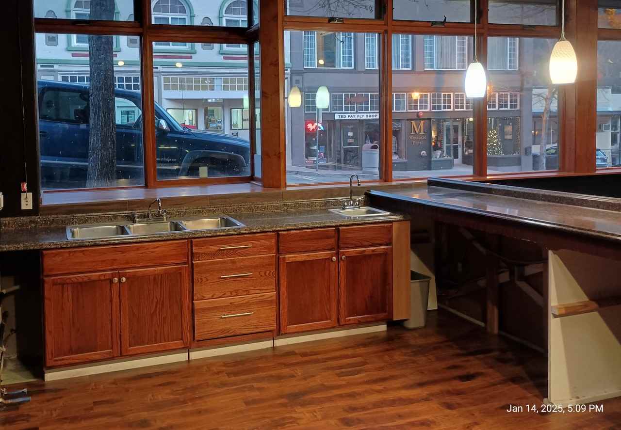 5727A Dunsmuir Ave - Photo 5 of 10