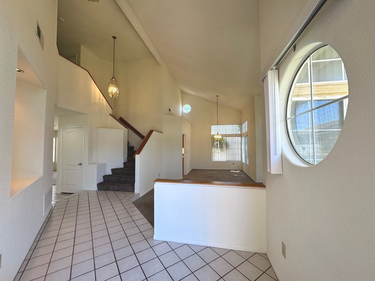 621 Crescent Dr - Photo 2 of 32