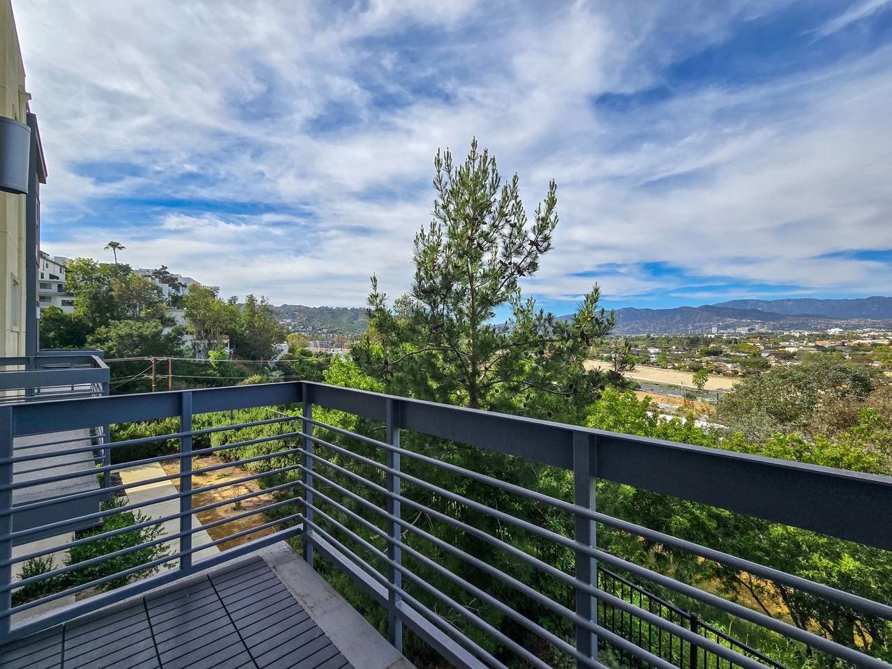 2753 Waverly Dr - Photo 7 of 33