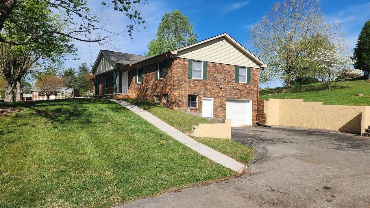 2641 Mark Ln - Photo 2 of 24