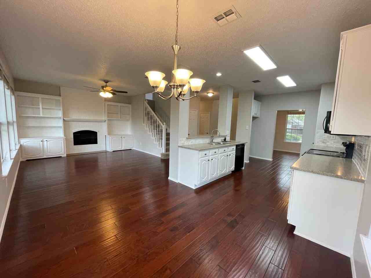 2713 Chatsworth Dr - Photo 2 of 31