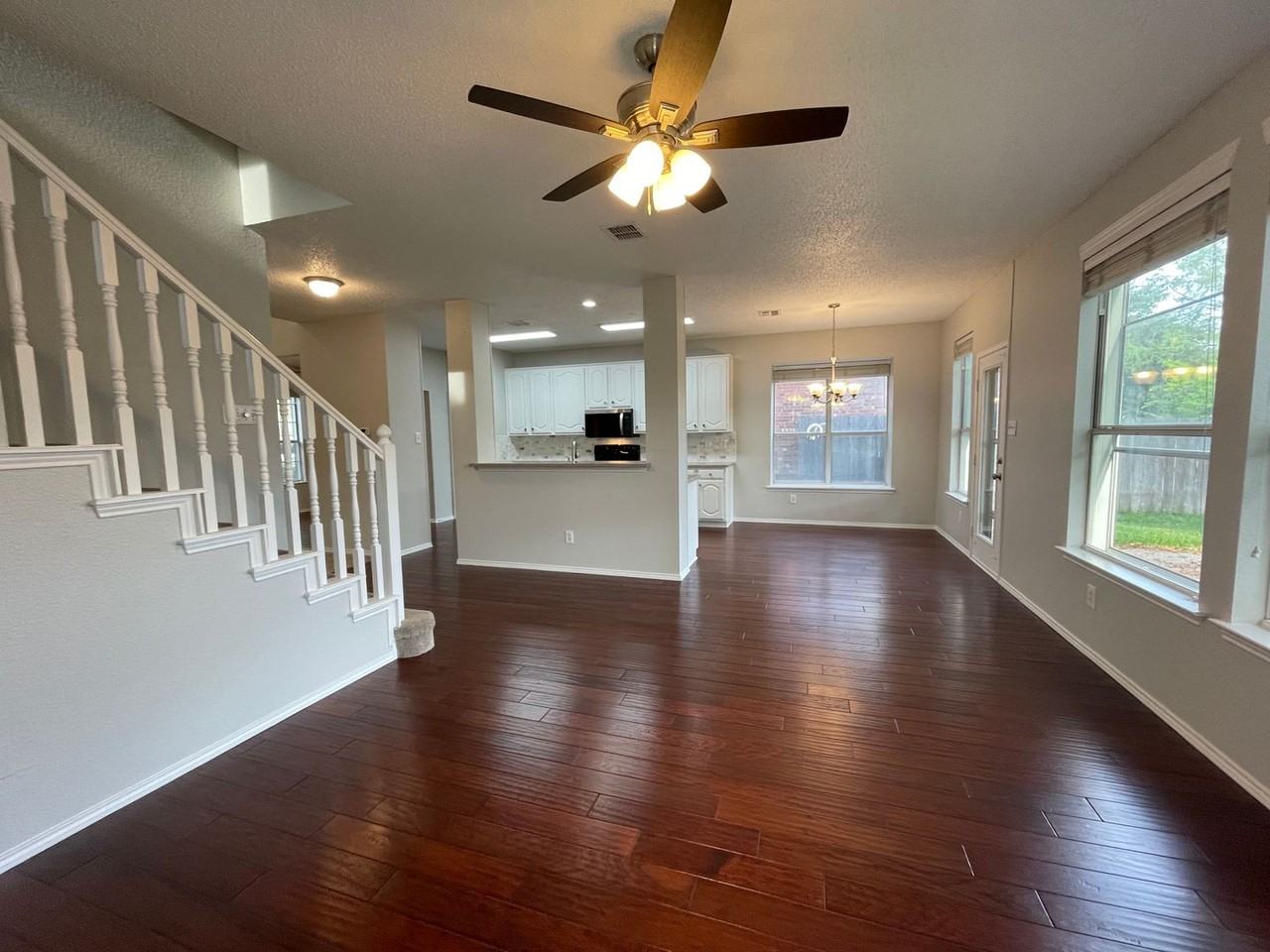 2713 Chatsworth Dr - Photo 3 of 31