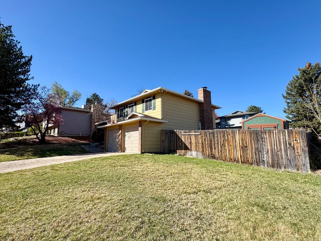 11811 W Dumbarton Dr - Photo 2 of 33