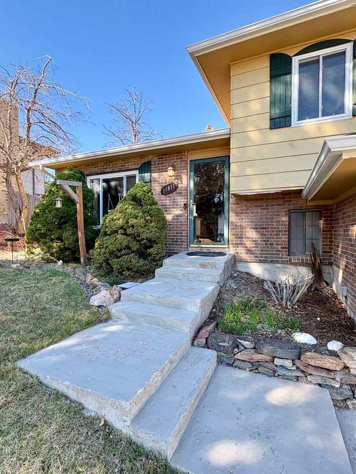 11811 W Dumbarton Dr - Photo 4 of 33