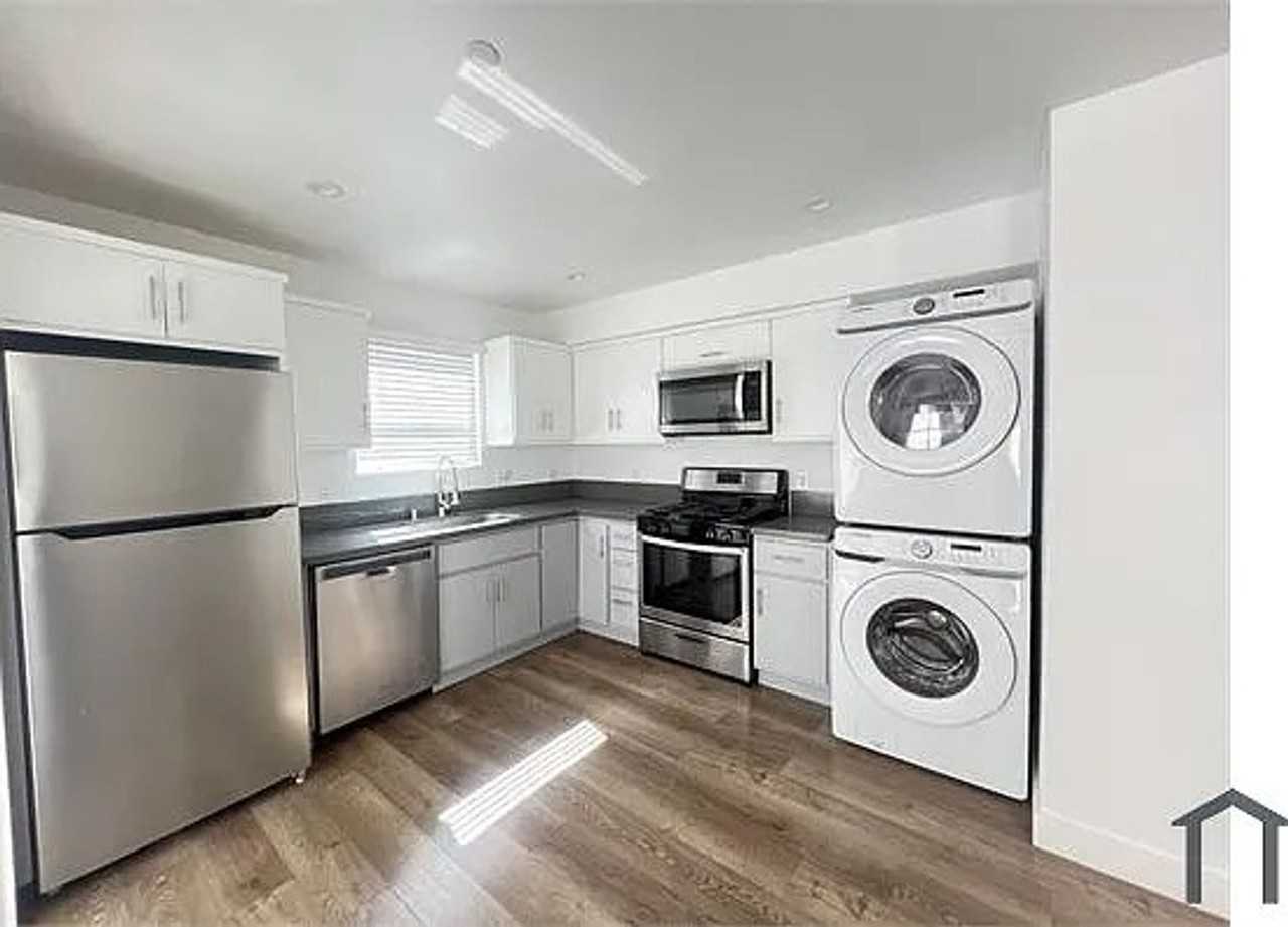 25200 Frampton Ave - Photo 2 of 12