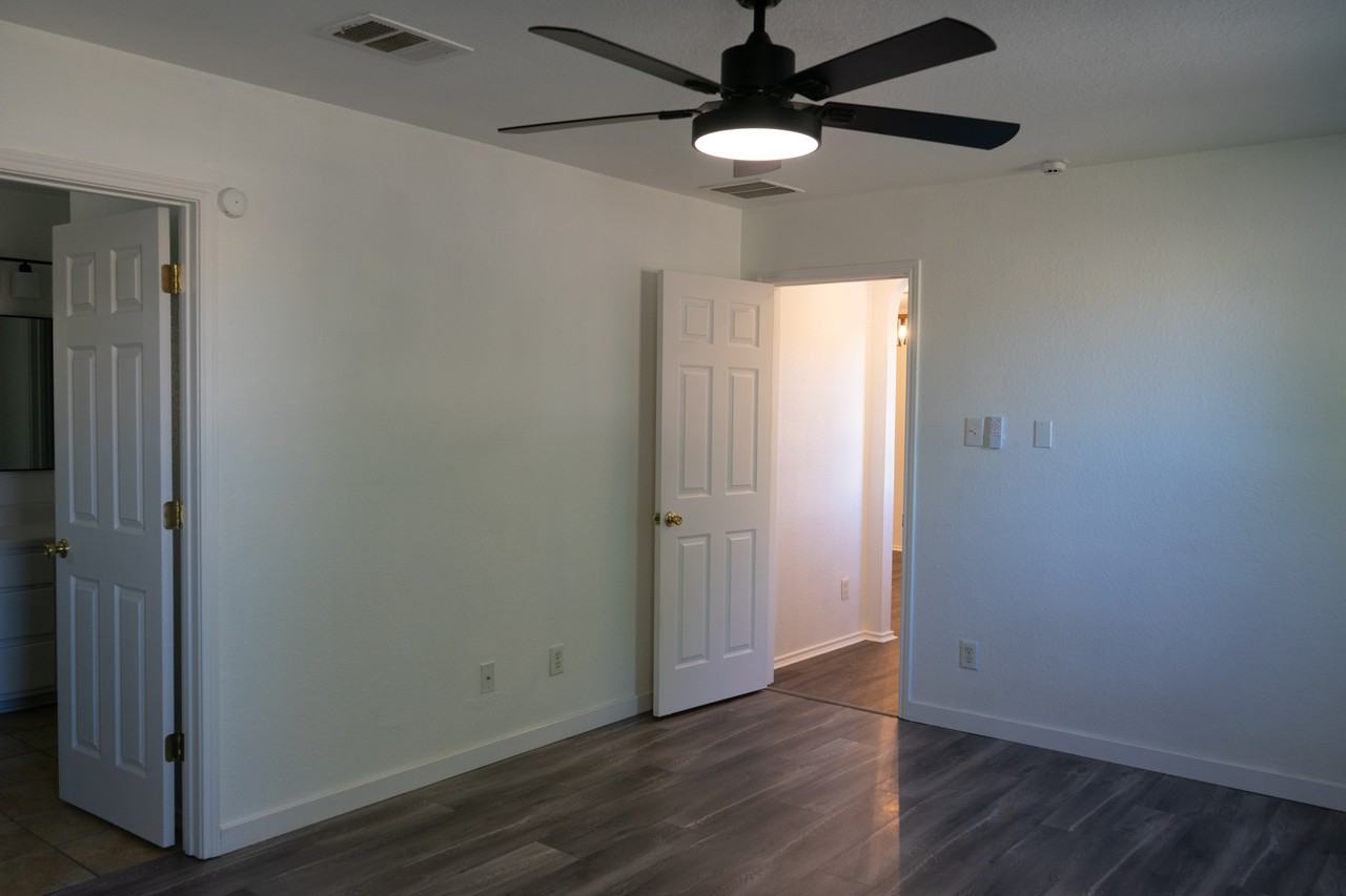 2225 Stoneleigh Dr #NA - Photo 2 of 20