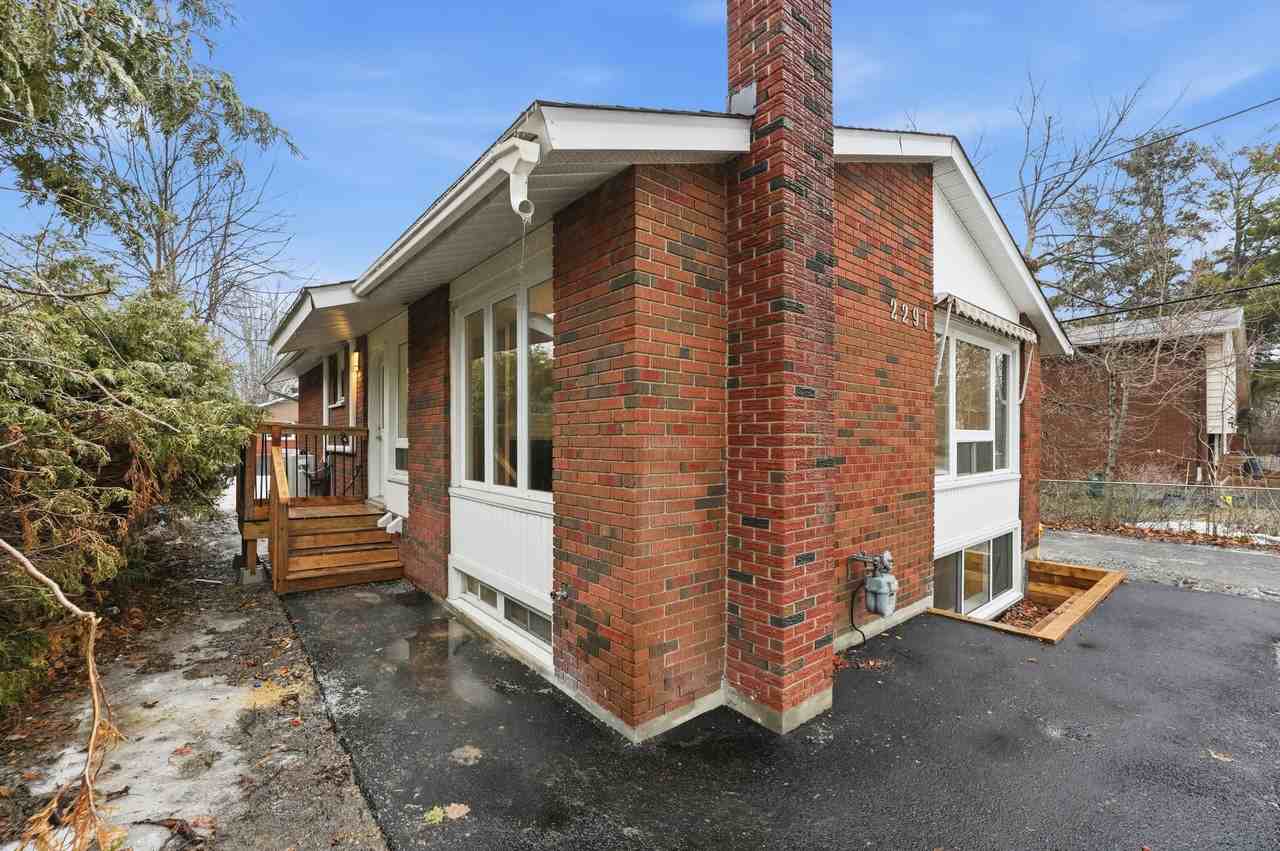 2291 Badger Crescent - Photo 3 of 23