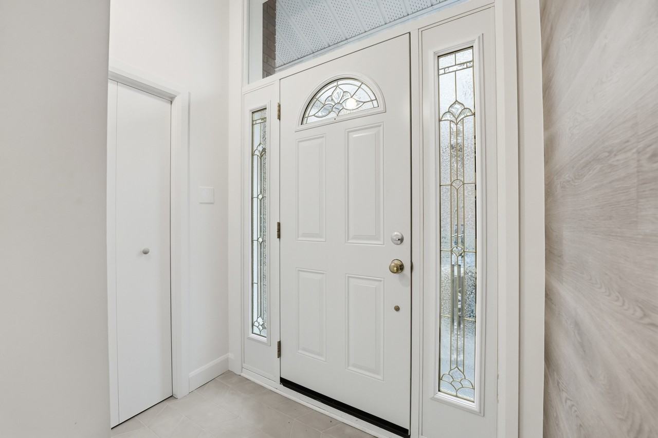 2291 Badger Crescent - Photo 4 of 23