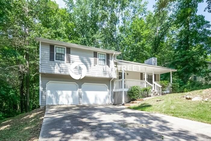 281 Bakers Bridge Cir - Photo 4 of 17