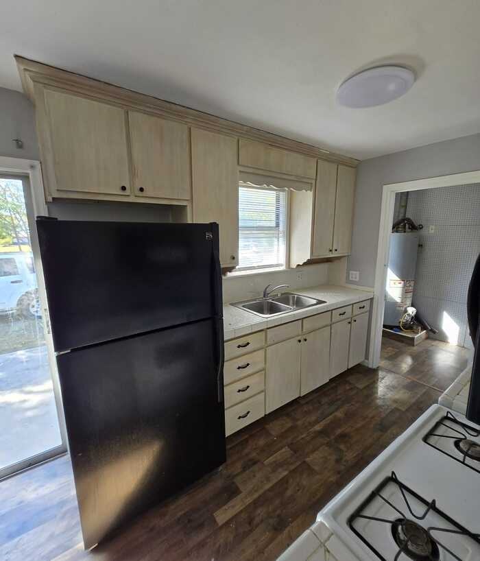 310 S Wickham St - Photo 3 of 26