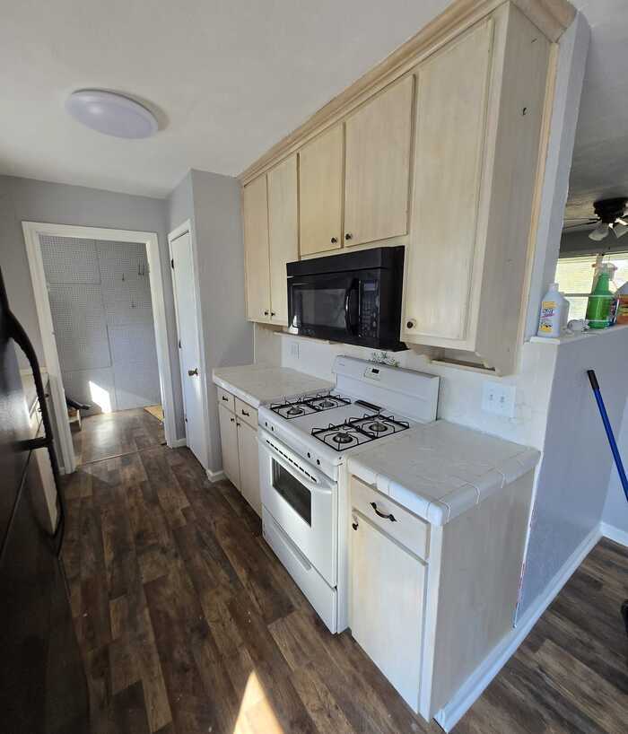 310 S Wickham St - Photo 4 of 26