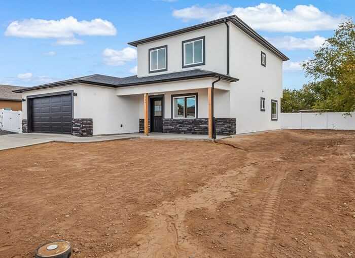 434 Valerie Ln - Photo 2 of 37