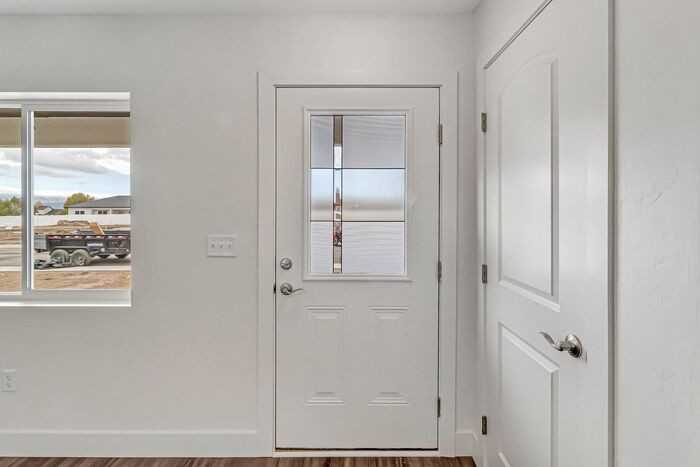 434 Valerie Ln - Photo 6 of 37