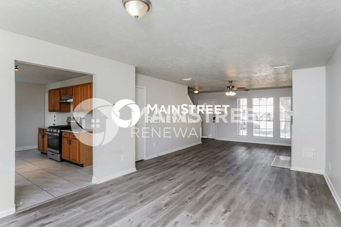 12215 Bowsman Dr - Photo 7 of 17