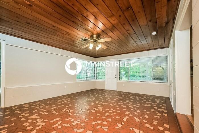 717 Bonnie Dr - Photo 3 of 16