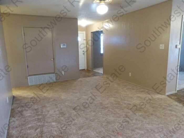 109 Cactus Dr - Photo 3 of 13