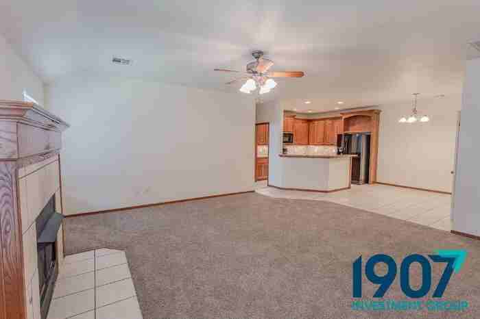 923 Sw 37th St #2 - Photo 6 of 28