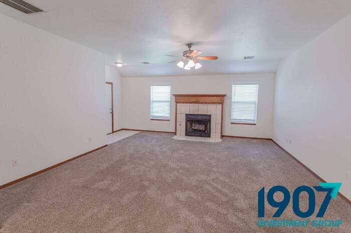 923 Sw 37th St #2 - Photo 7 of 28