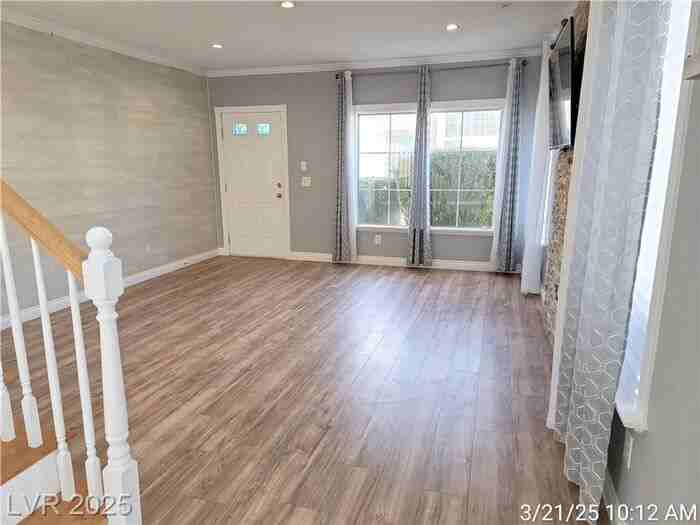 8848 Hampton Green Ave - Photo 4 of 41