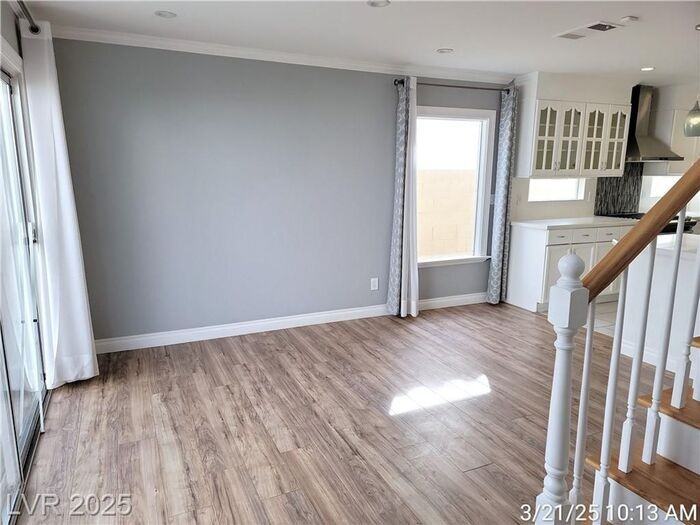 8848 Hampton Green Ave - Photo 5 of 41