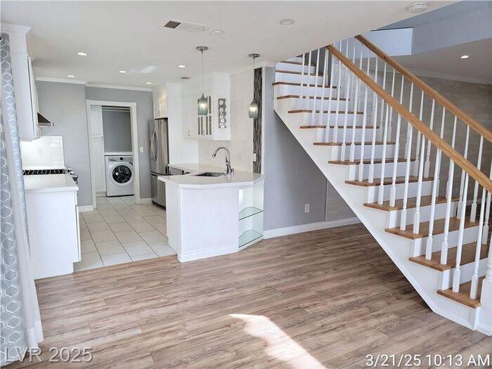 8848 Hampton Green Ave - Photo 7 of 41