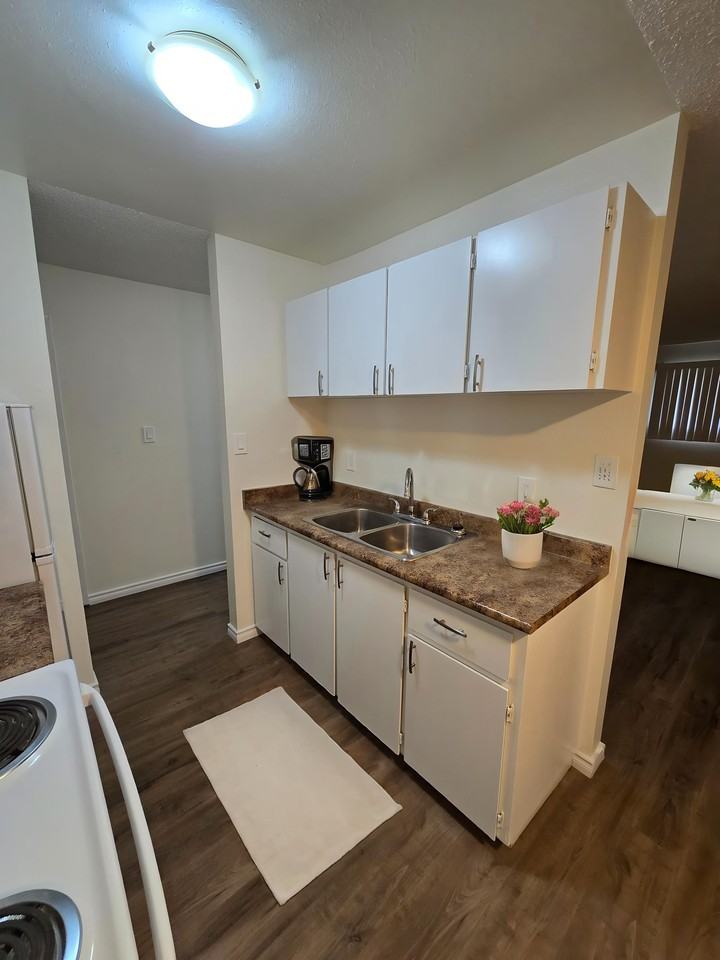 Tiffany Place Apartments - Photo 4 of 15