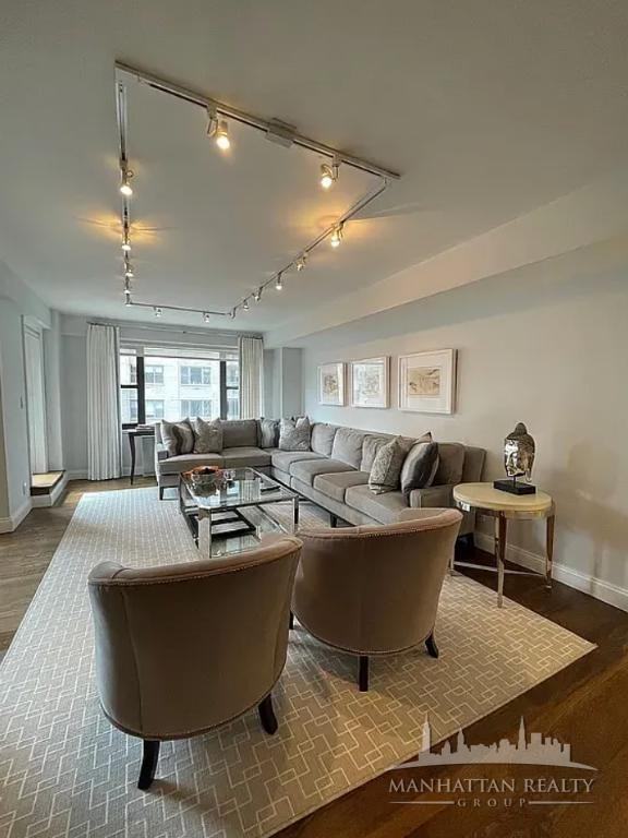 E 56th St #14 - Photo 3 of 16
