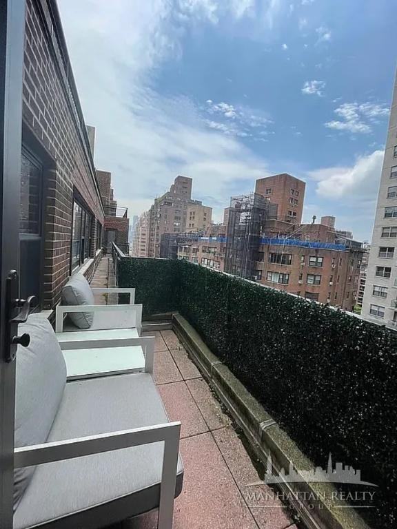 E 56th St #14 - Photo 4 of 16