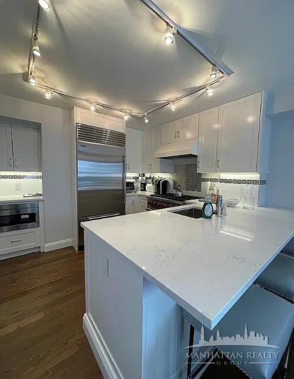 E 56th St #14 - Photo 5 of 16