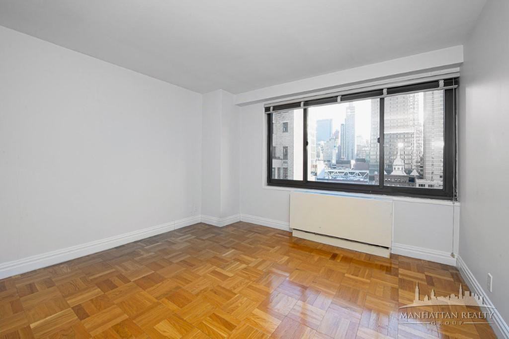 W 45th St #5D - Photo 5 of 7