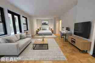 412 E 55th St #7B - Photo 1 of 1