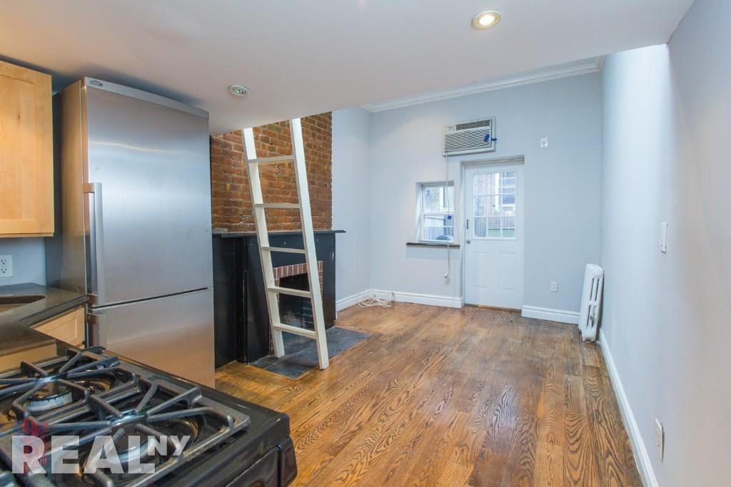 Leroy St #1D - Photo 2 of 6